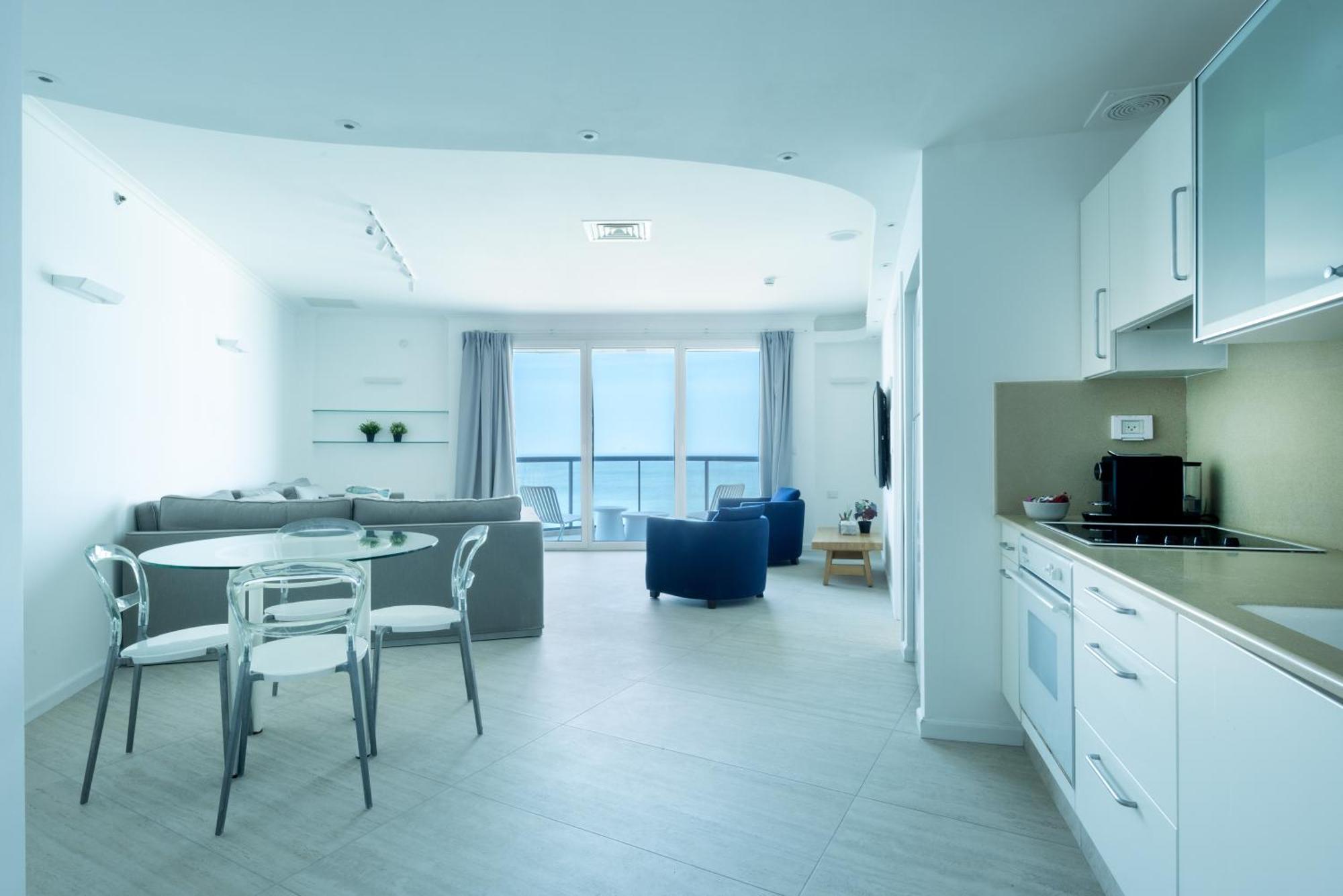 Superb Beachfront Apartments With Shelter By Sea N' Rent Тель-Авів Екстер'єр фото