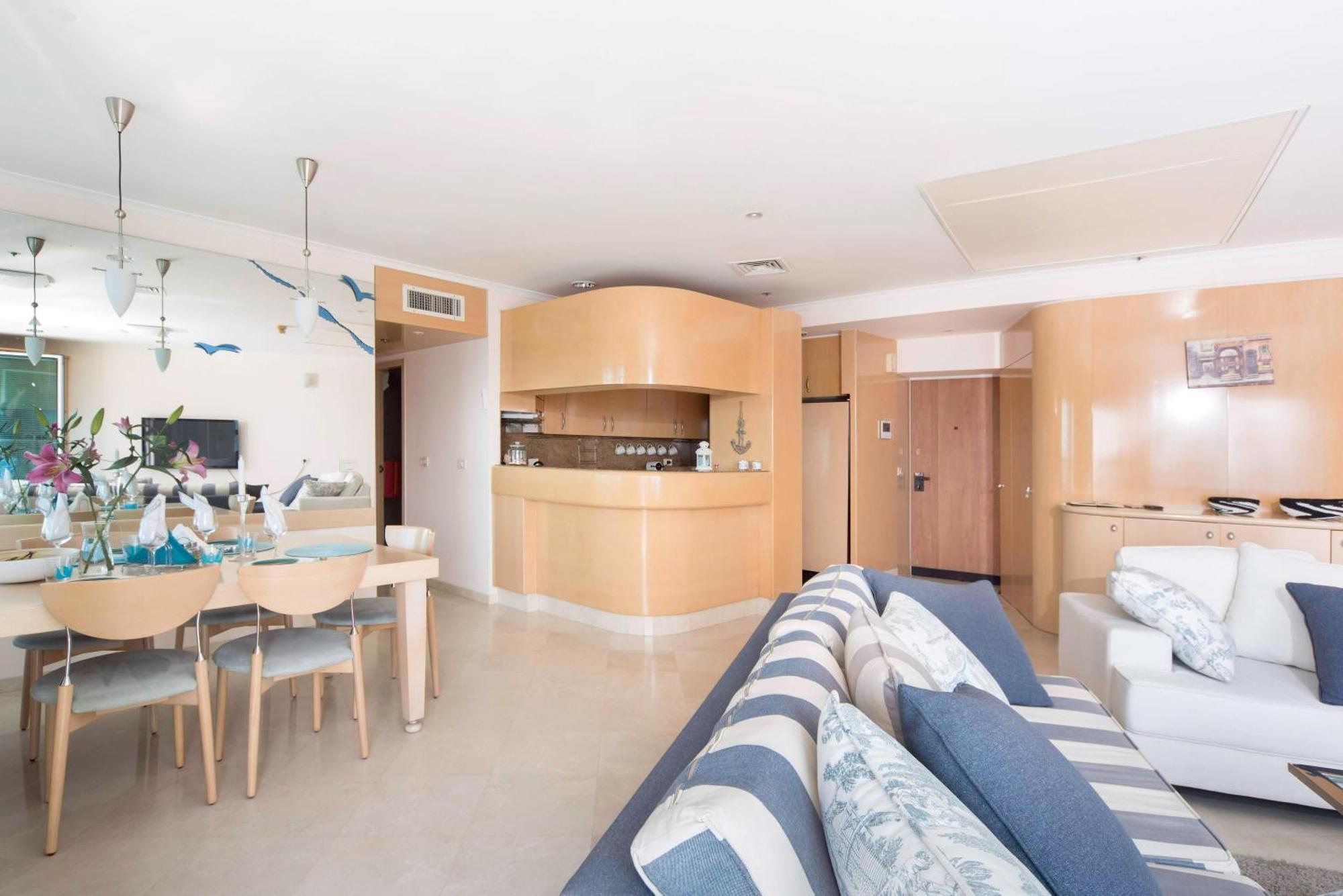 Superb Beachfront Apartments With Shelter By Sea N' Rent Тель-Авів Екстер'єр фото